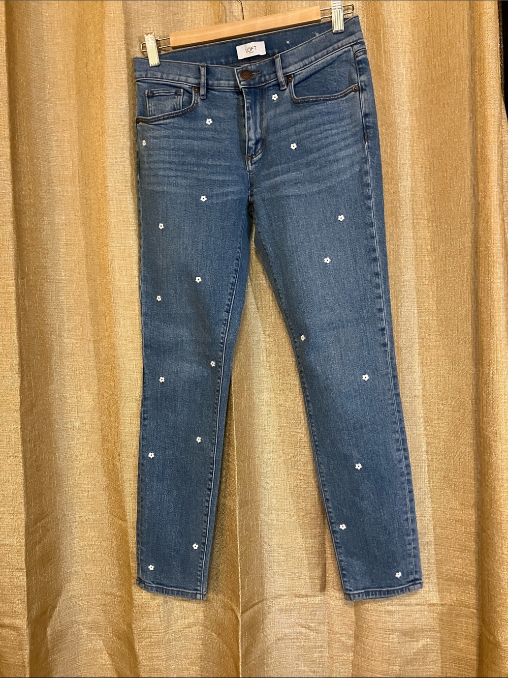 LOFT Blue Skinny Jeans with White Daisy Embroidery